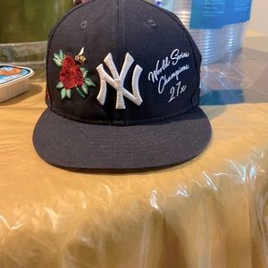 Black 7 5/8 yankee hat